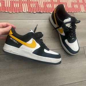 Men’s 9.5 Air Force 1s